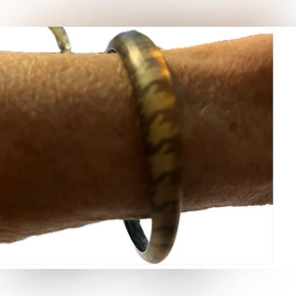 Alexis Bittar herringbone lucite bangle - Picture 4 of 6
